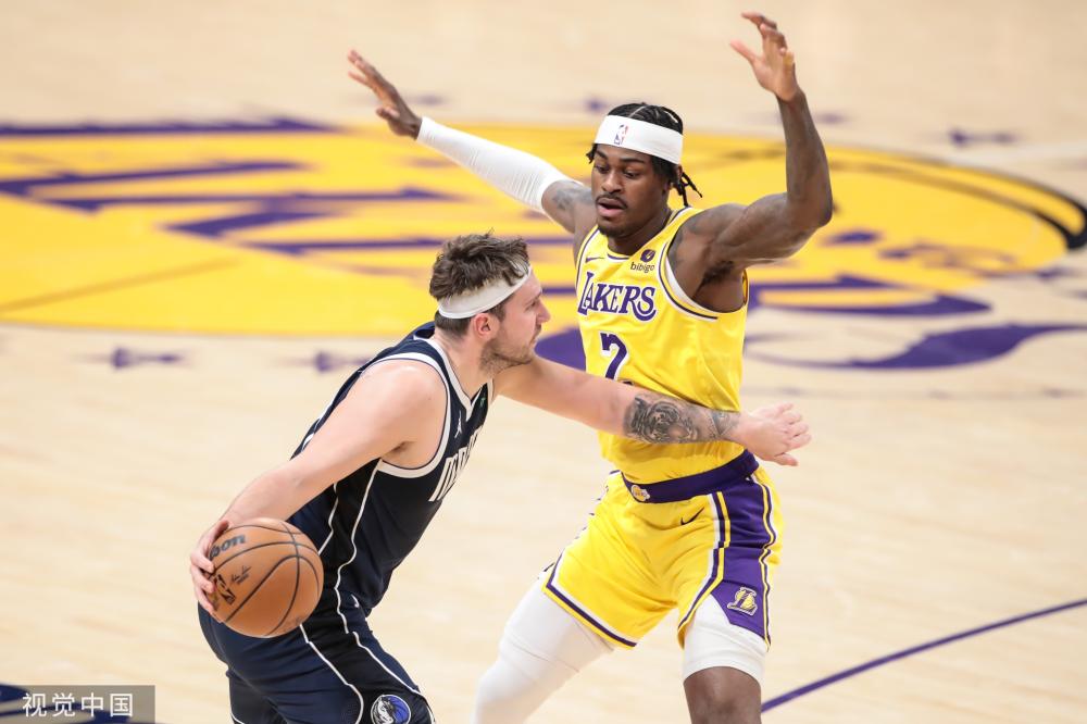 场上全情投 场上全情投