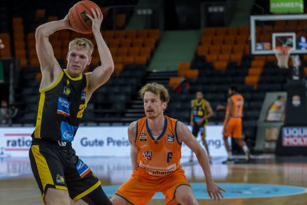 武磊单刀推 武磊单刀推